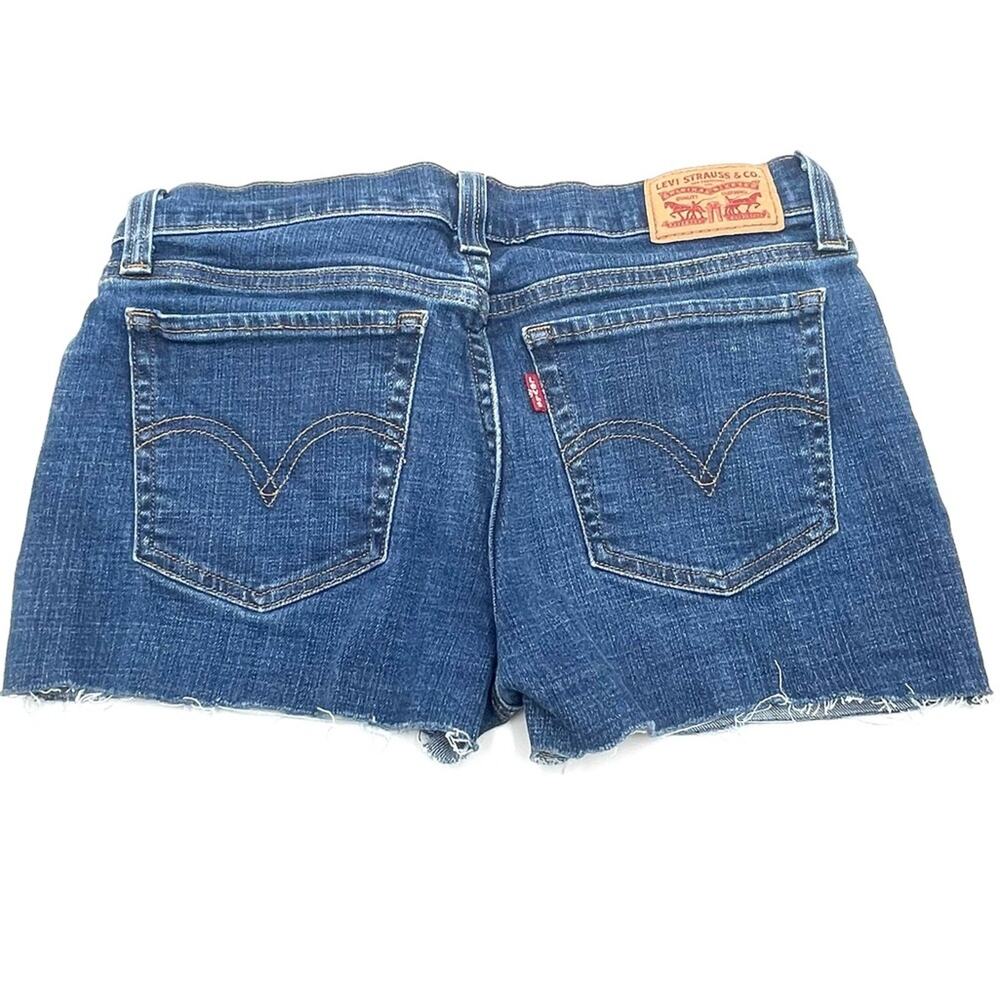LEVI'S women's distressed denim short - SIZE 26